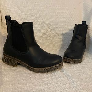 Black Chelsea style boot size 8.5